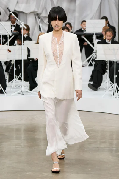 Look 32